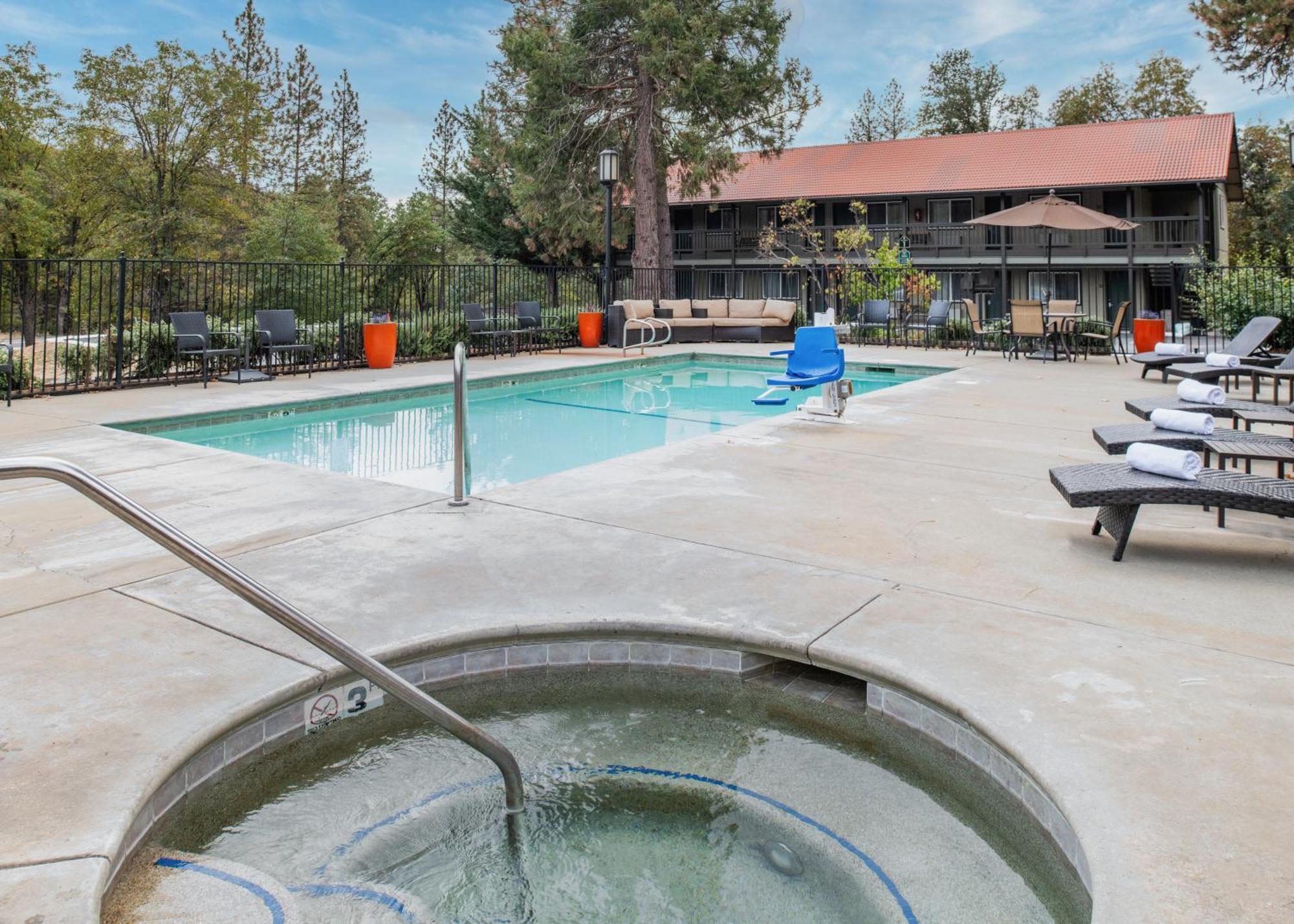 Yosemite Westgate Lodge Groveland Exterior photo