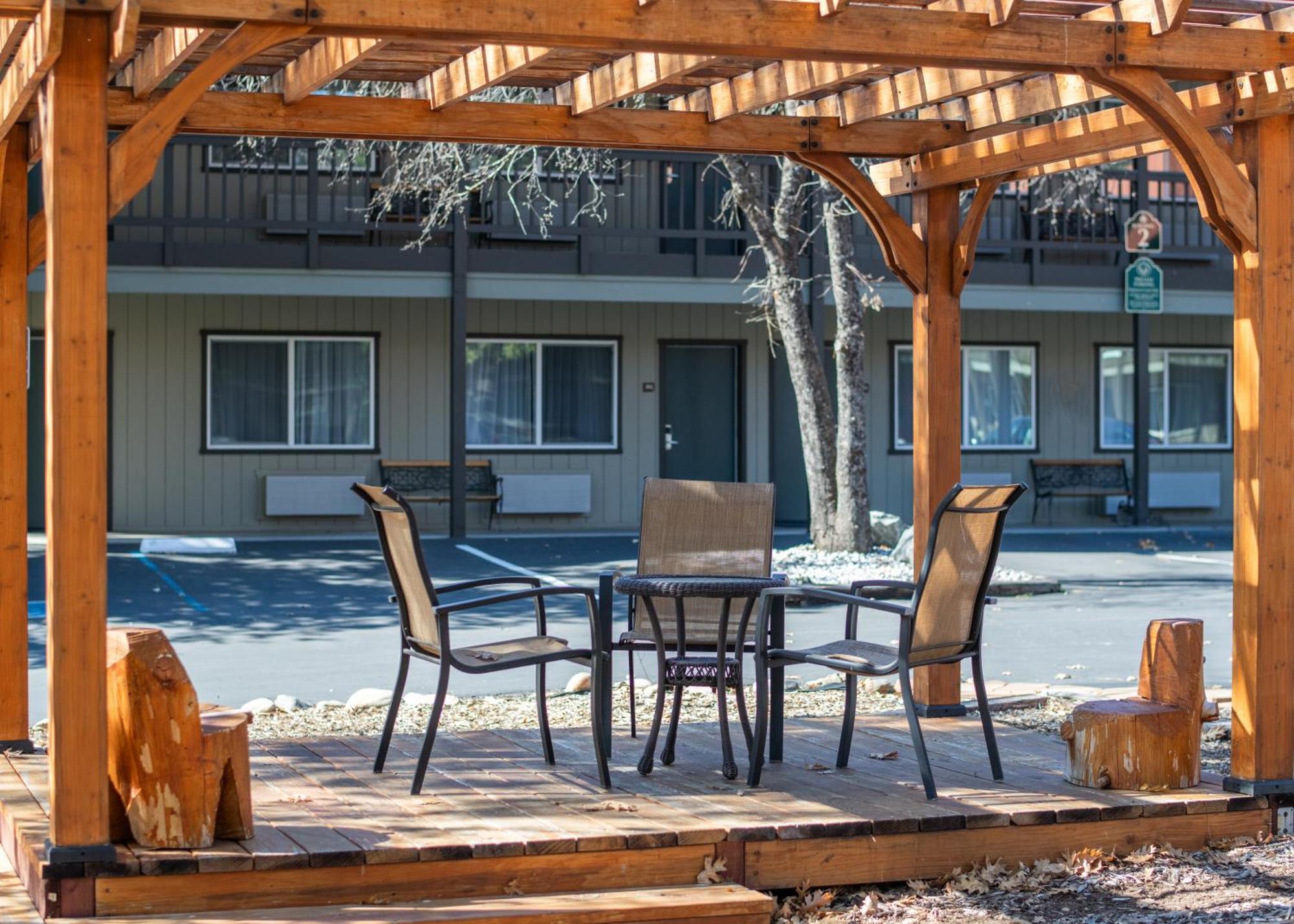Yosemite Westgate Lodge Groveland Exterior photo