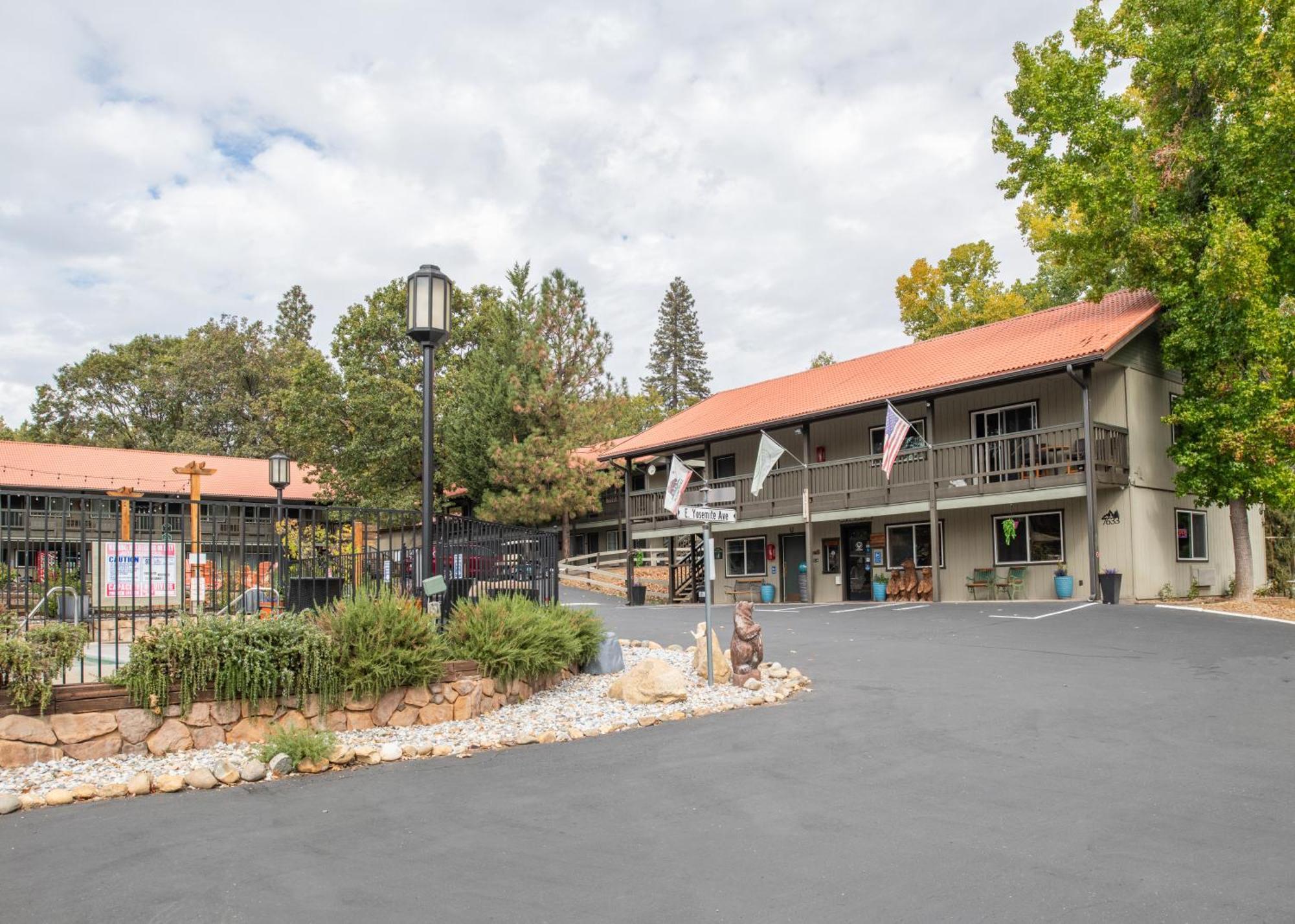 Yosemite Westgate Lodge Groveland Exterior photo